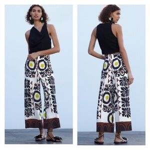 ZARA high waisted wide leg cropped length trousers.small. Bold print